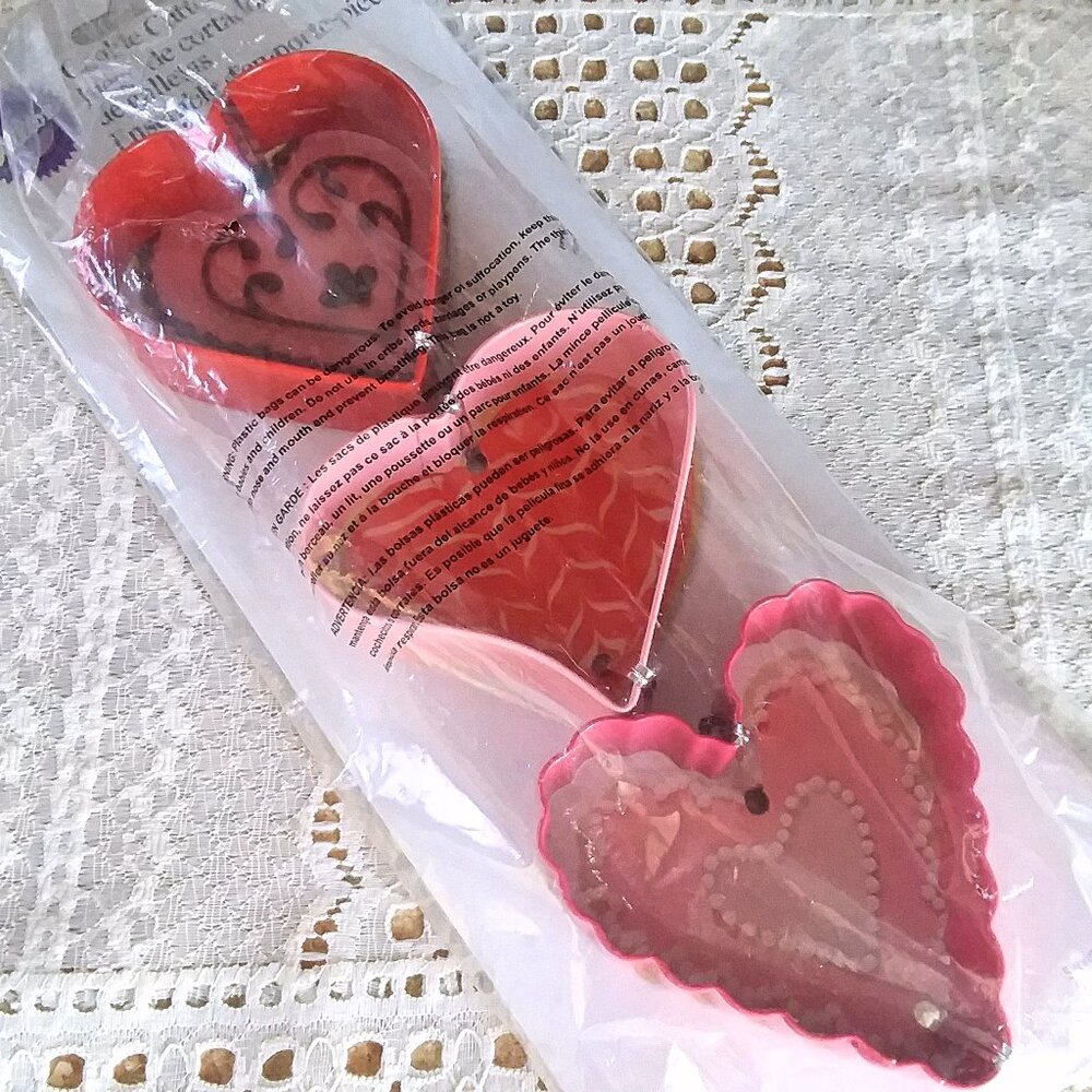 Wilton Metal Heart Cookie Cutter Set - Red & Pink - Set of 3 - NWT